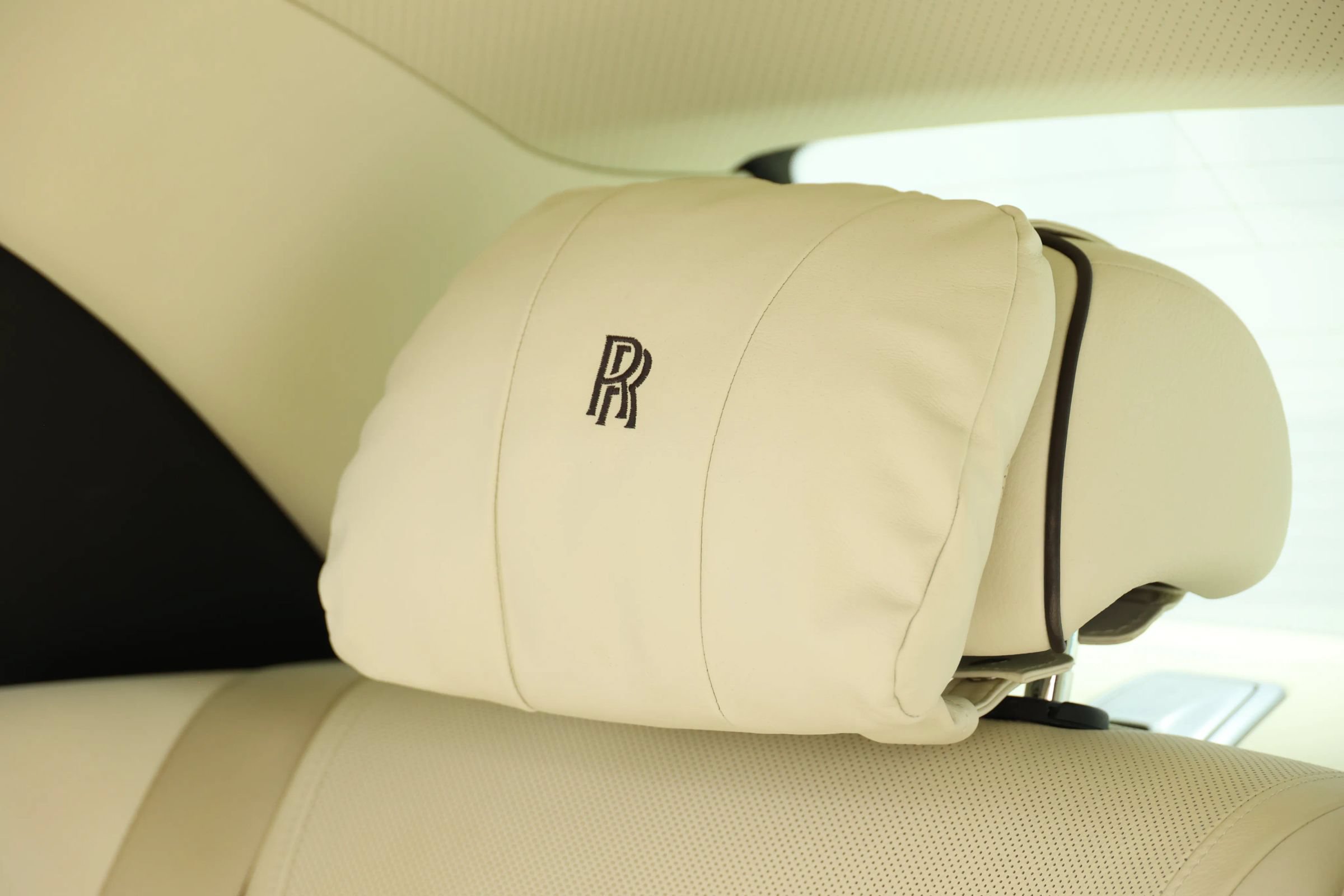Used 2016 Rolls-Royce Ghost RWD image 60