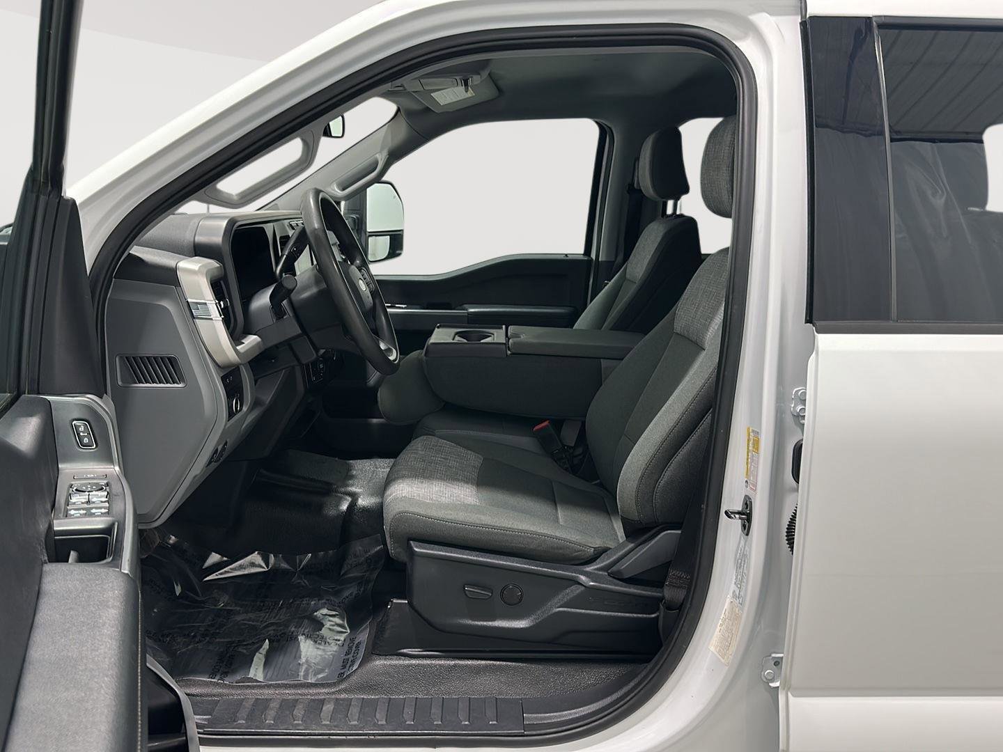 Used 2023 Ford F250 XLT w/ FX4 Off-Road Package image 15