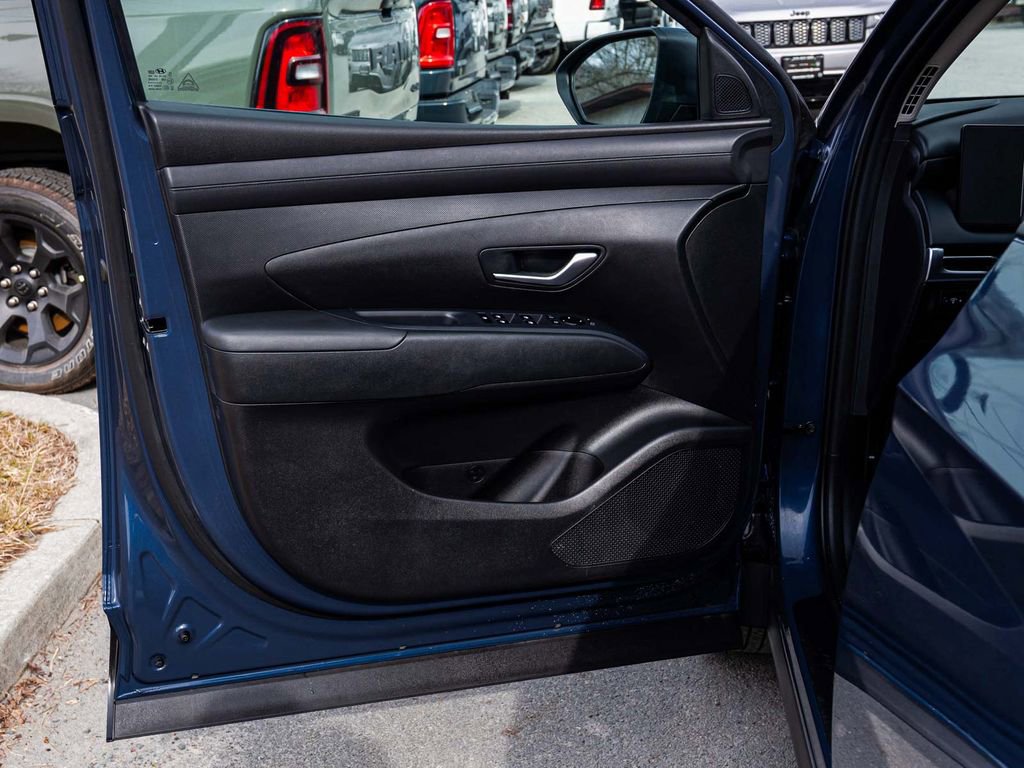 Used 2025 Hyundai Tucson SE AWD/4WD image 11