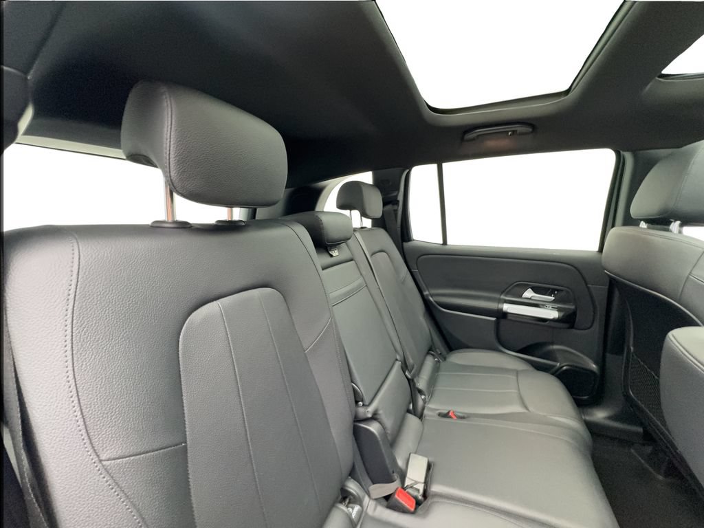 Used 2025 Mercedes-Benz GLB 250 4MATIC image 24