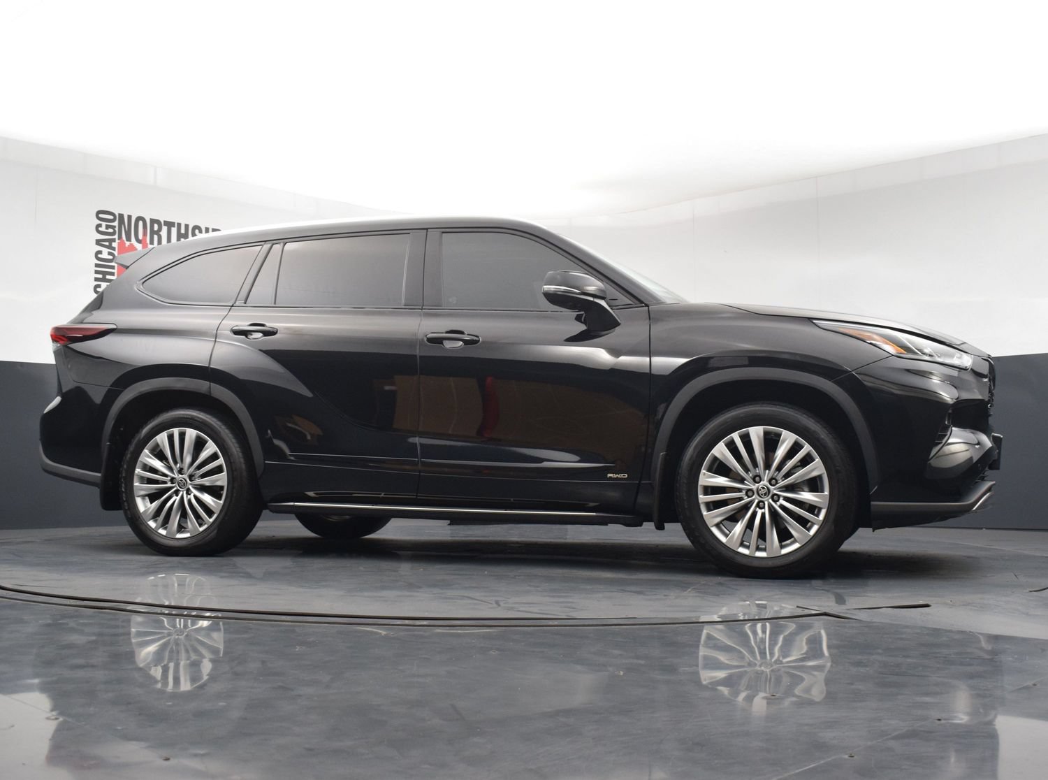 Used 2025 Toyota Highlander Platinum AWD/4WD image 38
