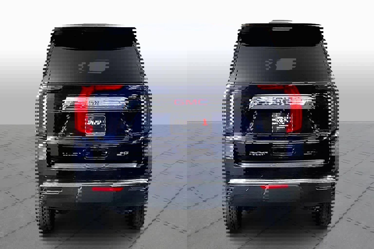 Used 2021 GMC Yukon SLT w/ SLT Luxury Package image 4