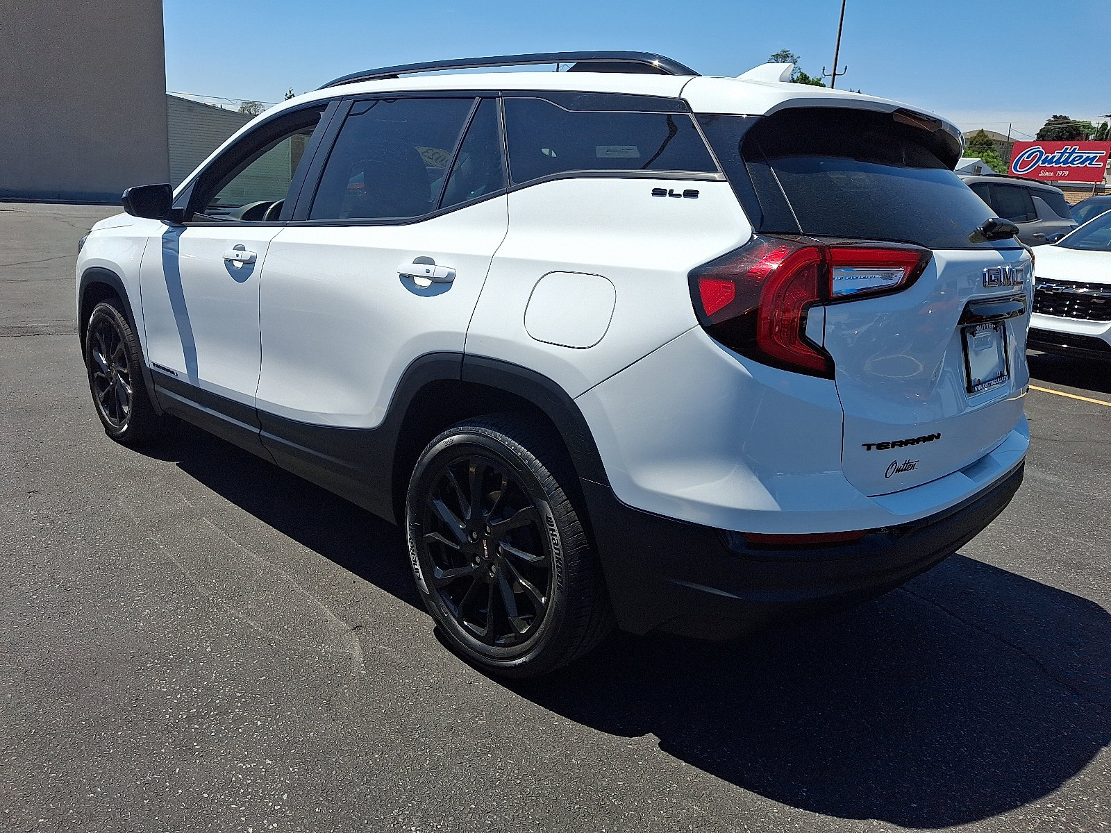 Used 2023 GMC Terrain SLE w/ Elevation Edition AWD/4WD image 3