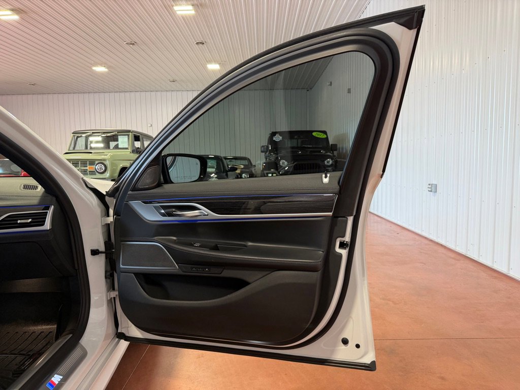 Used 2020 BMW 740i xDrive w/ M Sport Package AWD/4WD image 18