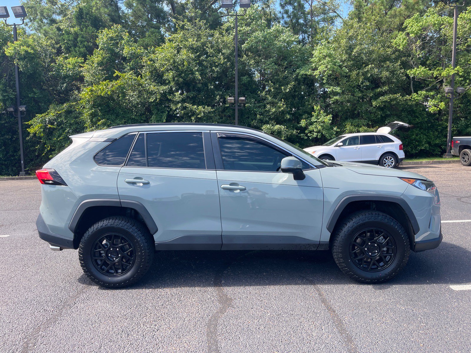 Used 2021 Toyota RAV4 XLE Premium FWD image 21