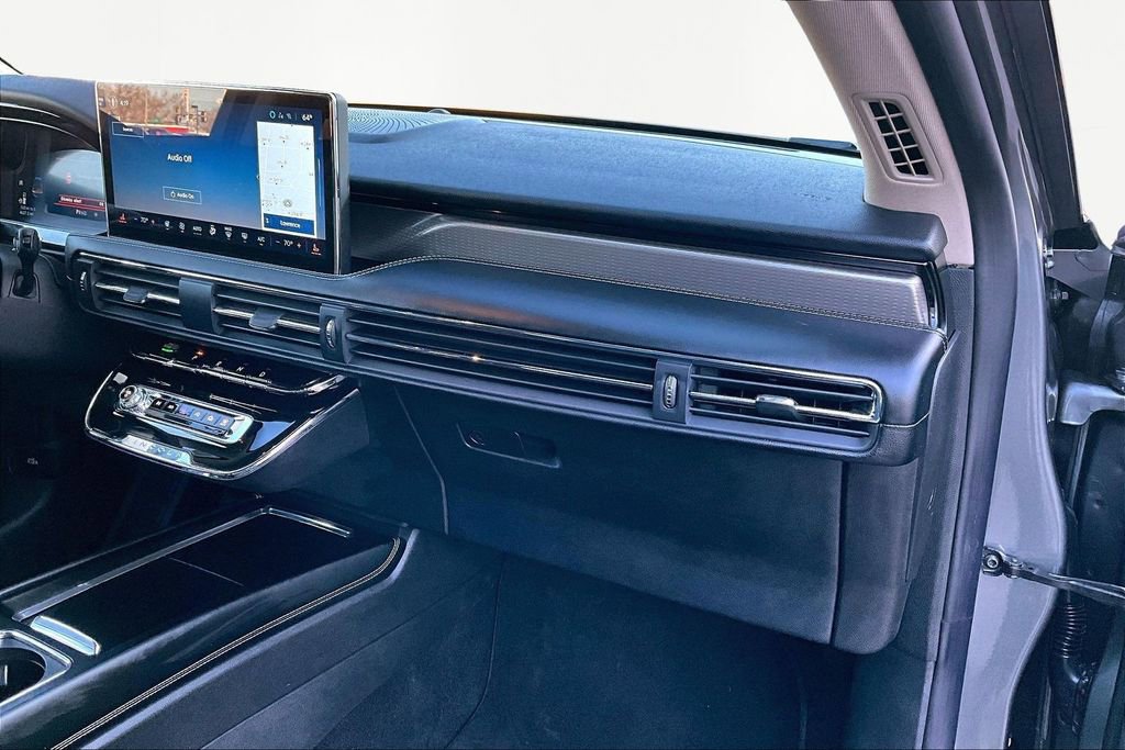 Used 2025 Lincoln Corsair Reserve image 17