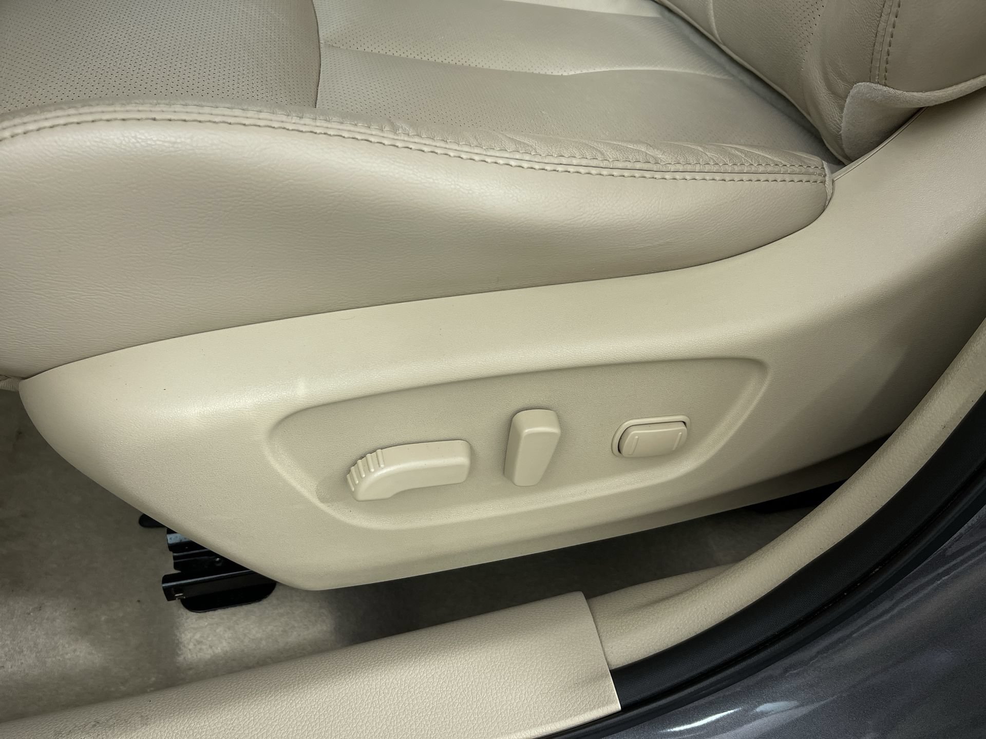 Used 2015 Nissan Rogue SL w/ SL Premium Package AWD/4WD image 13