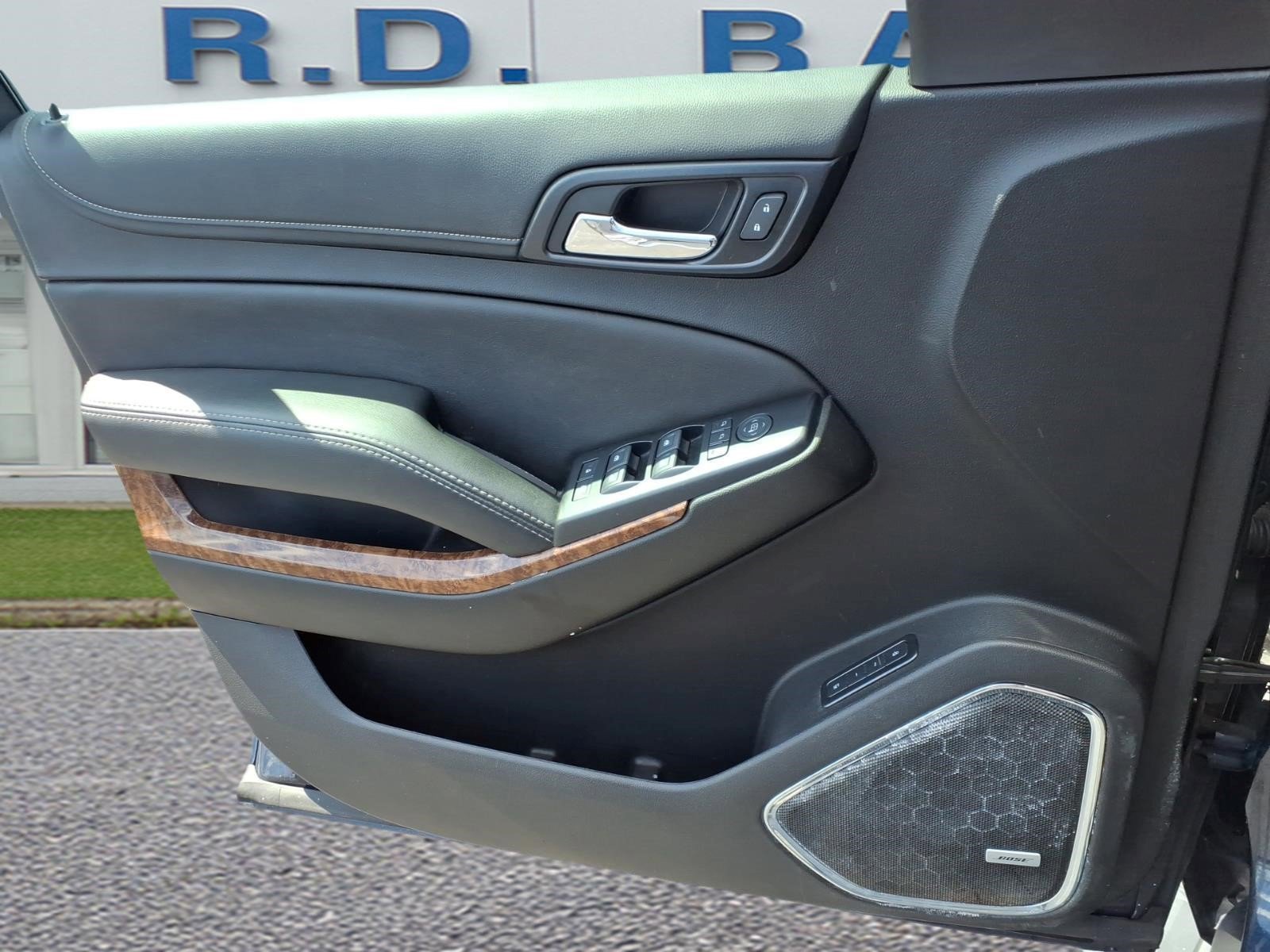 Used 2019 Chevrolet Suburban Premier w/ Premier Plus Edition image 13