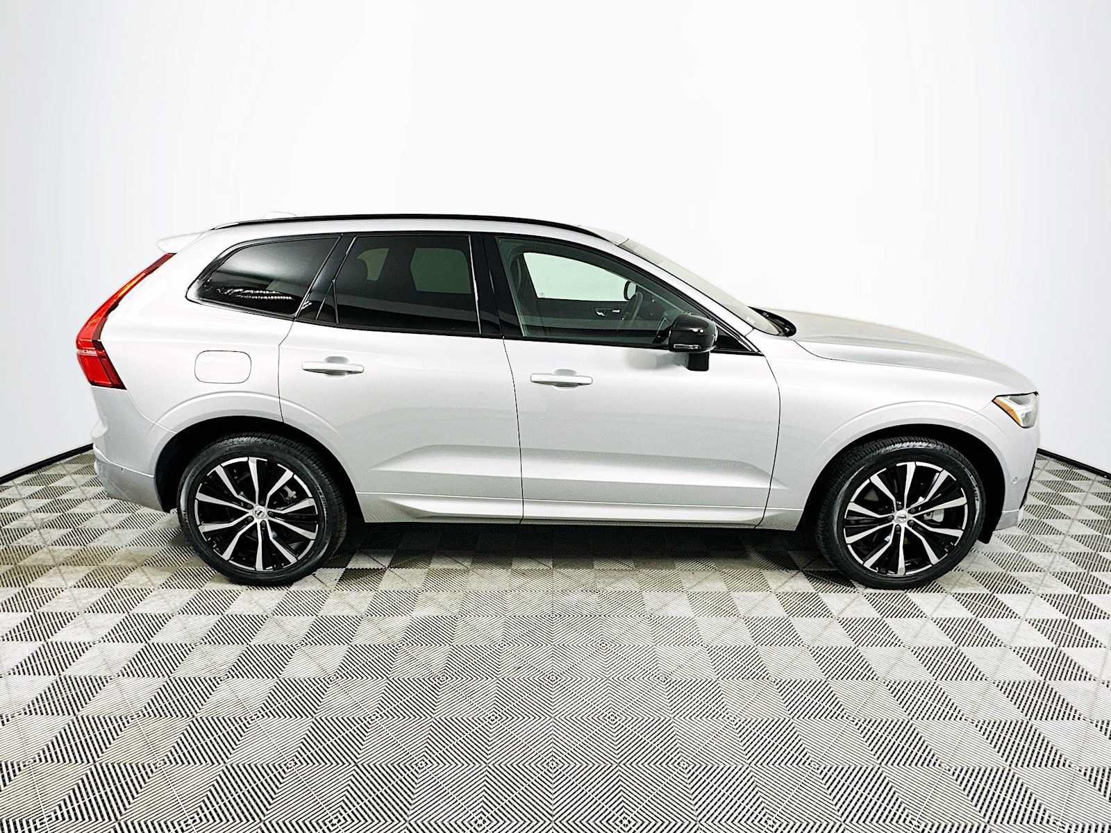 Used 2023 Volvo XC60 T8 Plus w/ Protection Package Premier AWD/4WD image 8
