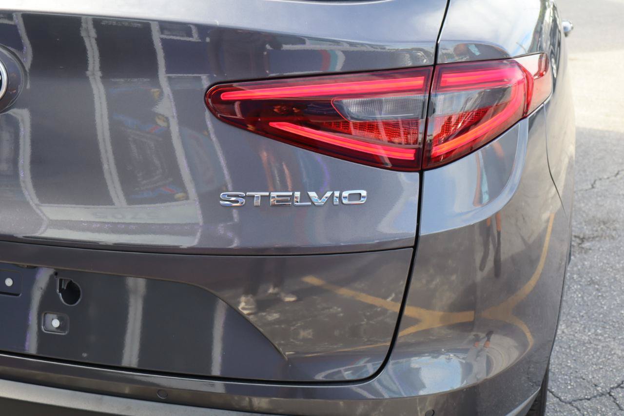 Used 2018 Alfa Romeo Stelvio AWD image 37