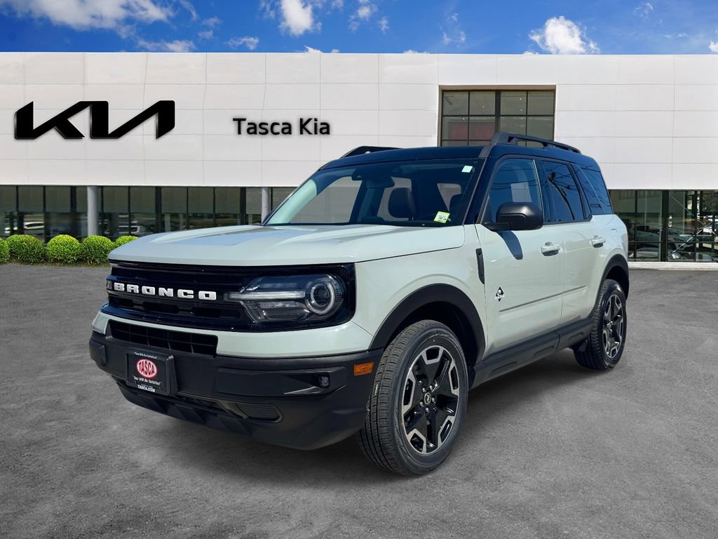 Used 2023 Ford Bronco Sport Outer Banks w/ Tech Package AWD/4WD image 3