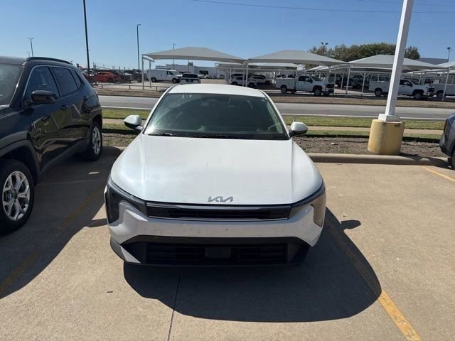 Used 2025 Kia K4 LXS image 2