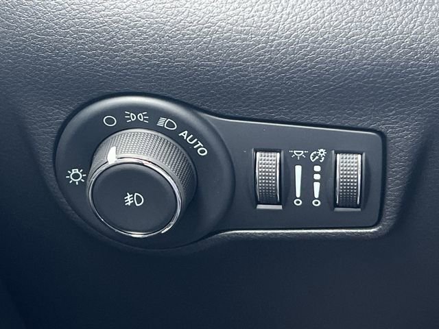 Used 2022 Jeep Compass Latitude w/ Sun and Sound Group image 14