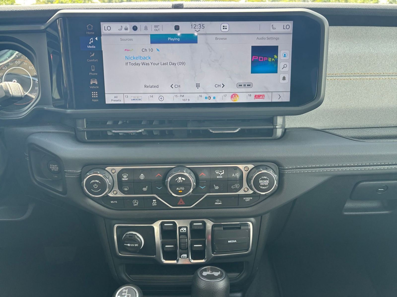 Used 2025 Jeep Wrangler Sahara image 18