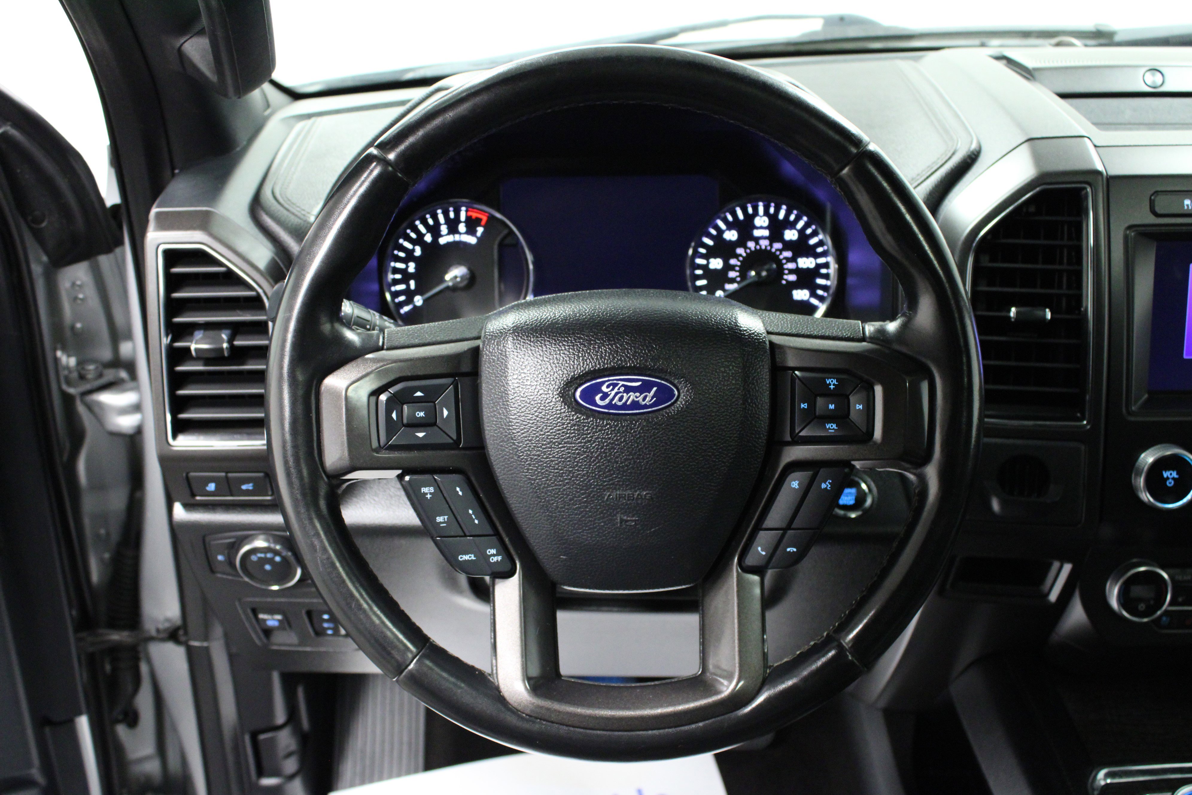 Used 2021 Ford Expedition Max Limited image 18
