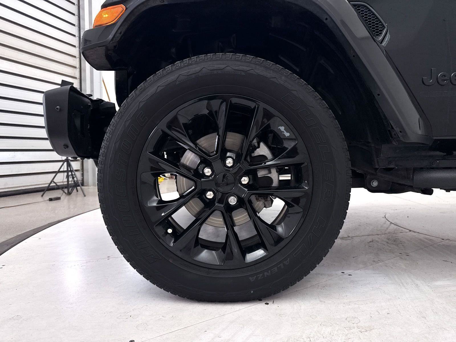 Used 2023 Jeep Gladiator Overland AWD/4WD image 15