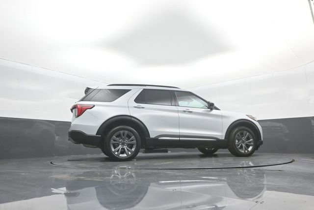 Certified 2025 Ford Explorer Active w/ Active Comfort Package AWD/4WD image 39