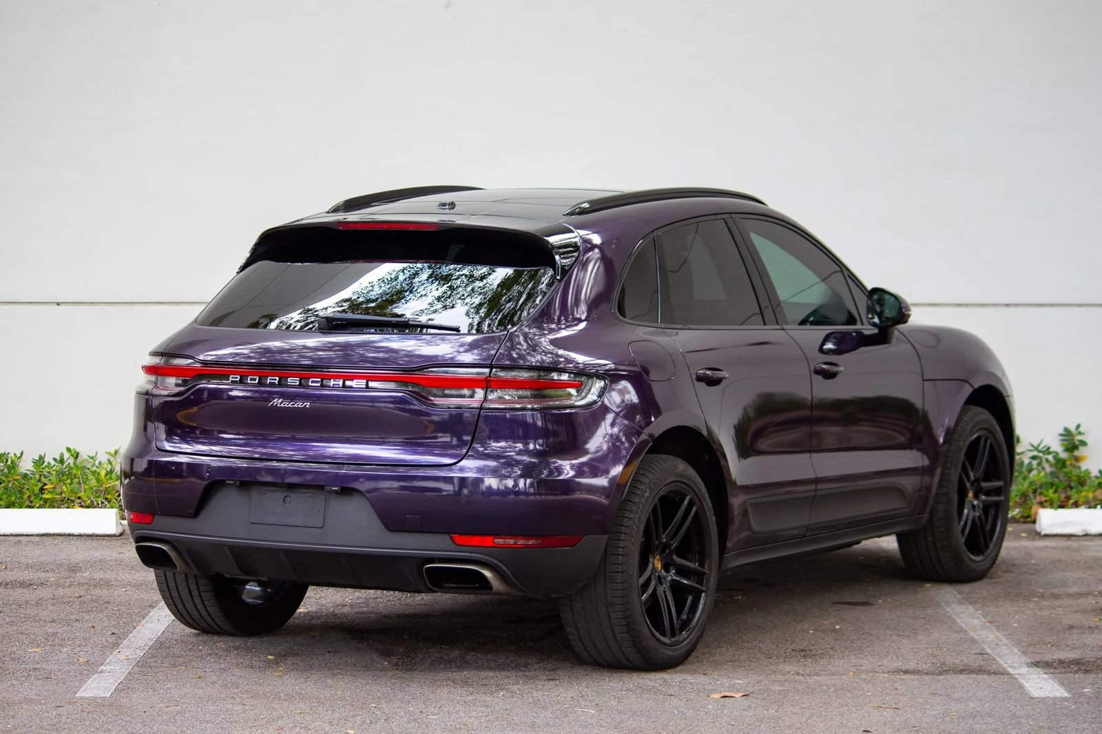 Used 2021 Porsche Macan w/ Premium Package Plus AWD/4WD image 15