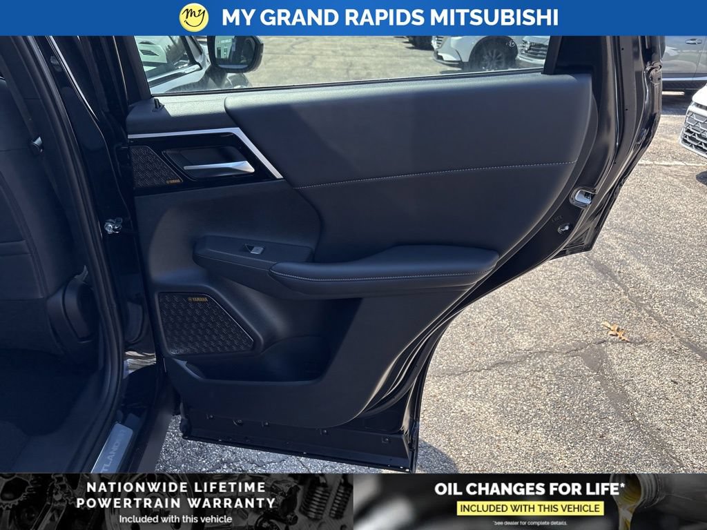 New 2026 Mitsubishi Outlander SE AWD/4WD image 15