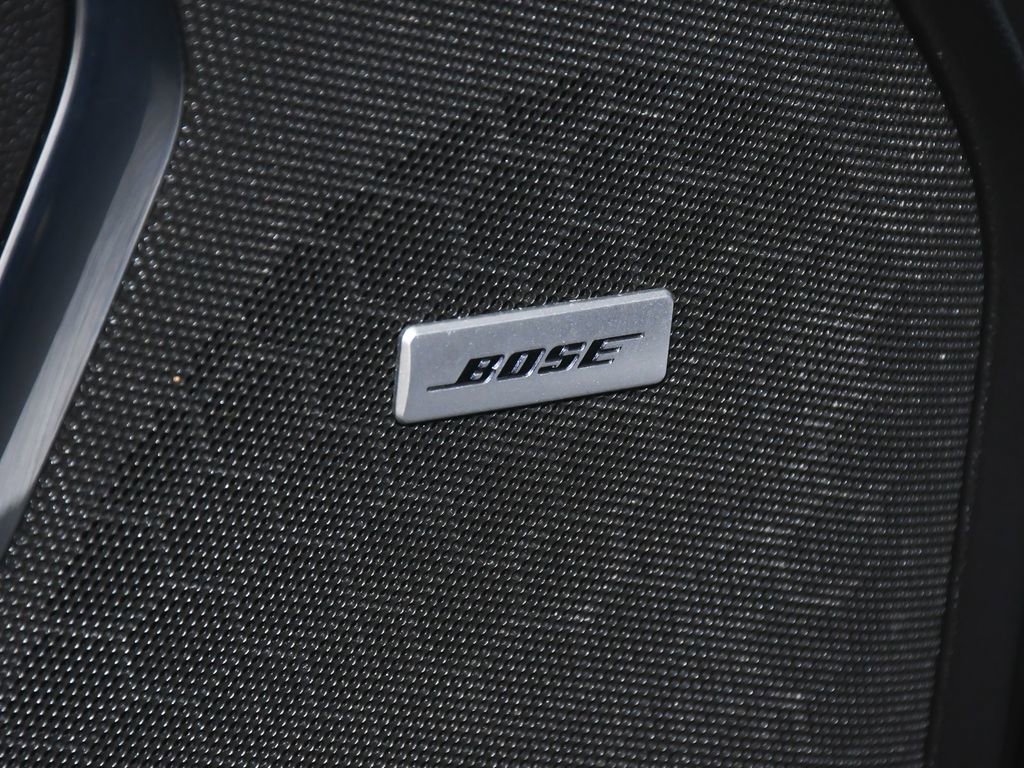 Used 2023 GMC Yukon XL SLT w/ SLT Premium Package image 11