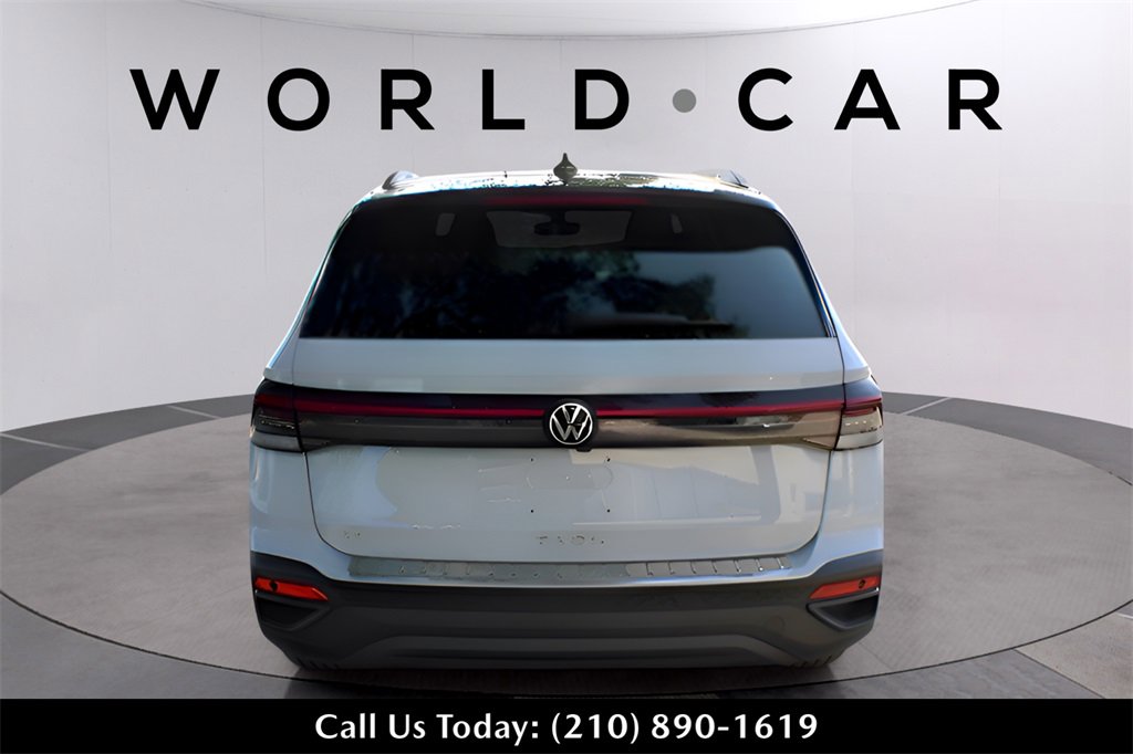 Used 2025 Volkswagen Taos SE image 6