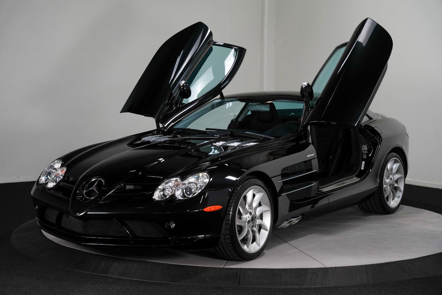 Used 2005 Mercedes-Benz SLR image 8