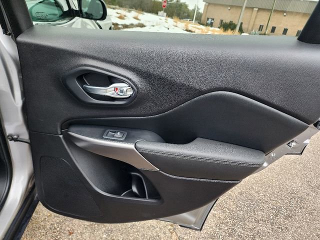 Used 2020 Jeep Cherokee Limited image 16