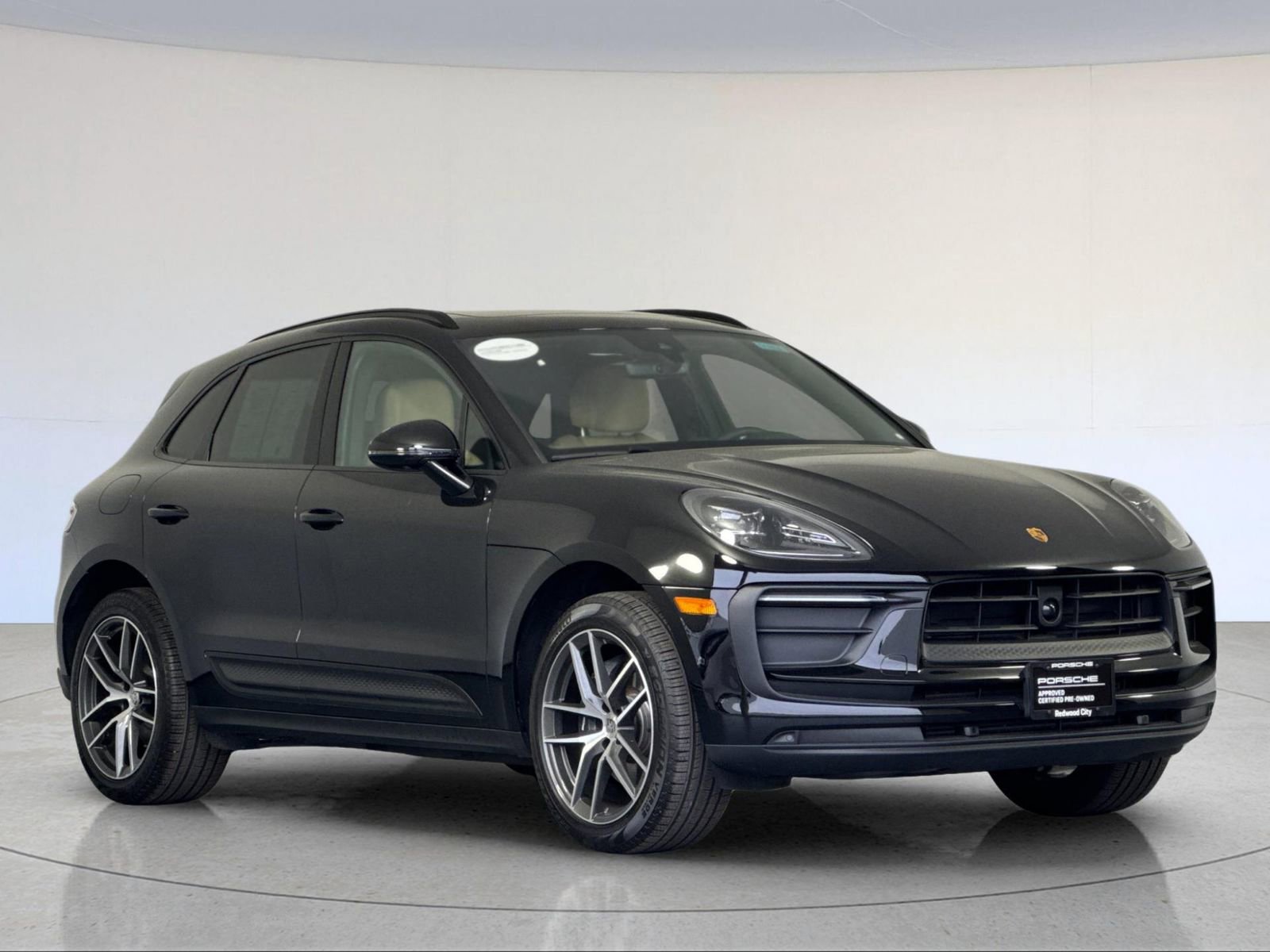 Certified 2025 Porsche Macan image 10
