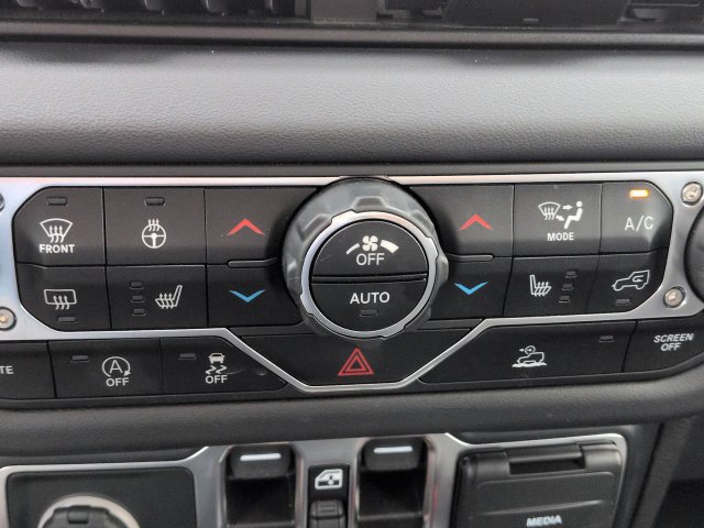 Used 2024 Jeep Gladiator Mojave w/ Technology Group AWD/4WD image 25