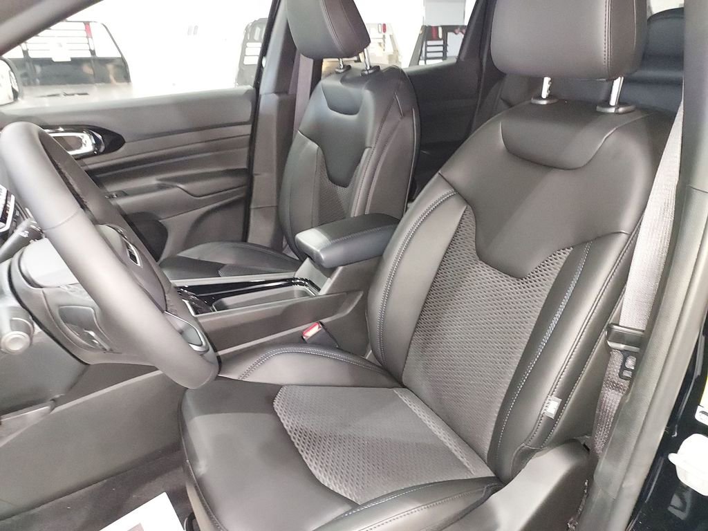 New 2026 Jeep Compass Latitude image 17