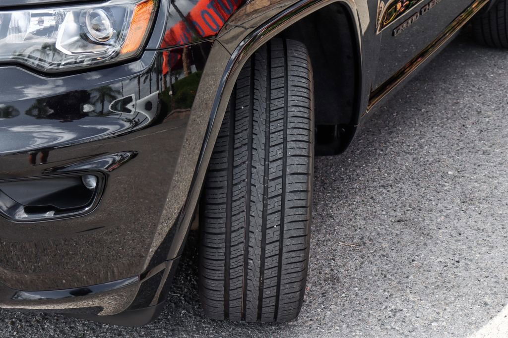 Used 2019 Jeep Grand Cherokee Altitude image 52