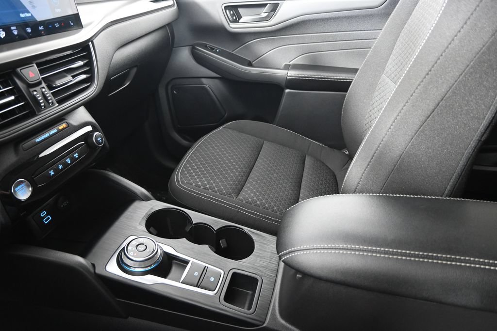 Used 2023 Ford Escape Active w/ Tech Pack #1 AWD/4WD image 31