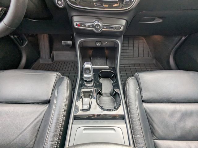 Certified 2023 Volvo XC40 B5 Plus w/ Protection Package Premier image 24