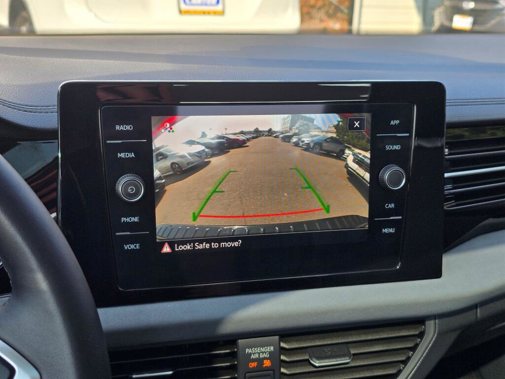 Certified 2025 Volkswagen Jetta SE FWD image 23