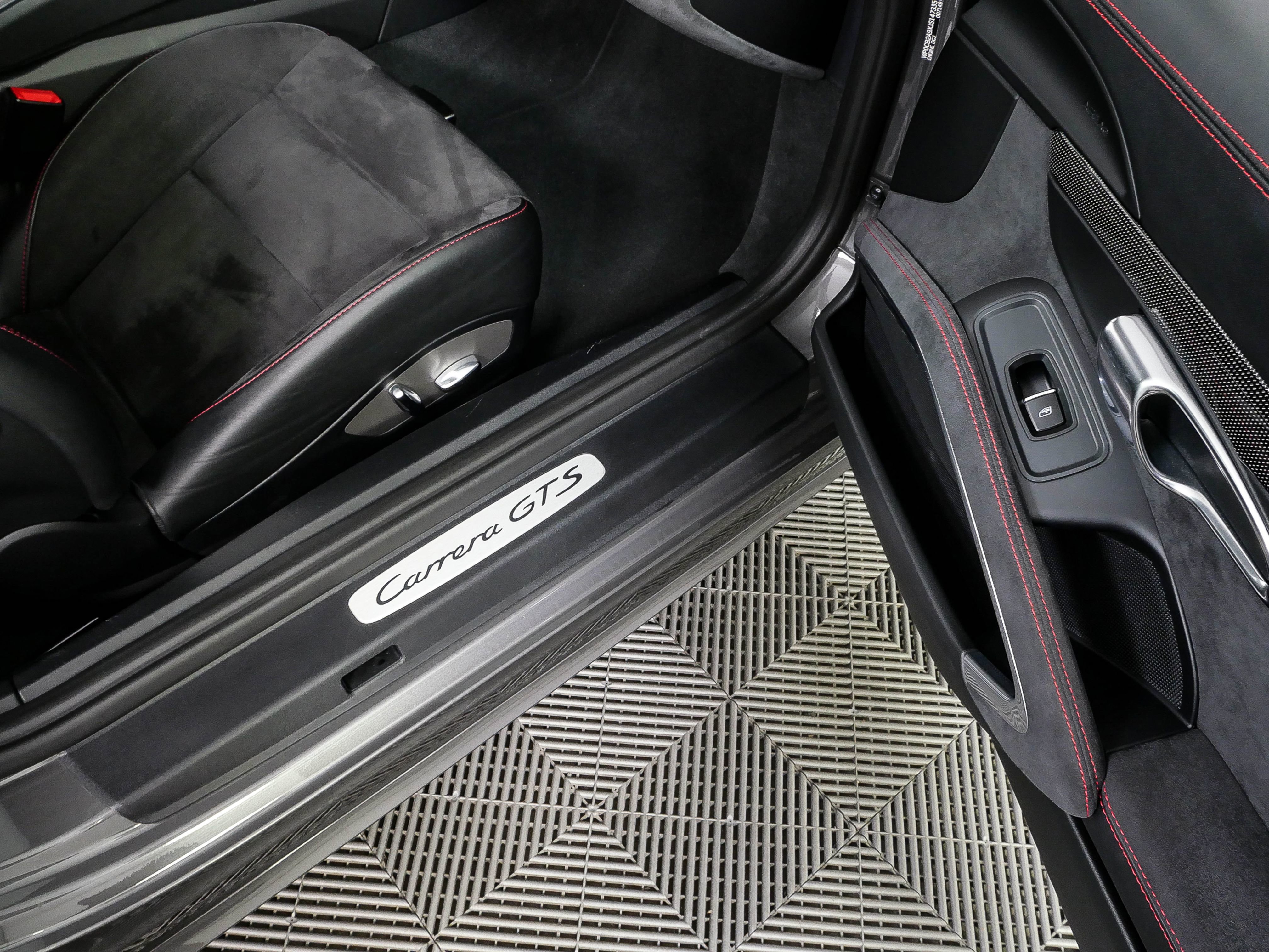 Certified 2018 Porsche 911 Carrera GTS RWD image 24