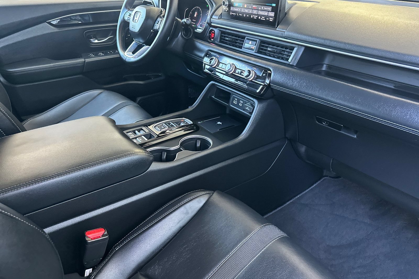 Used 2025 Honda Pilot Touring image 16