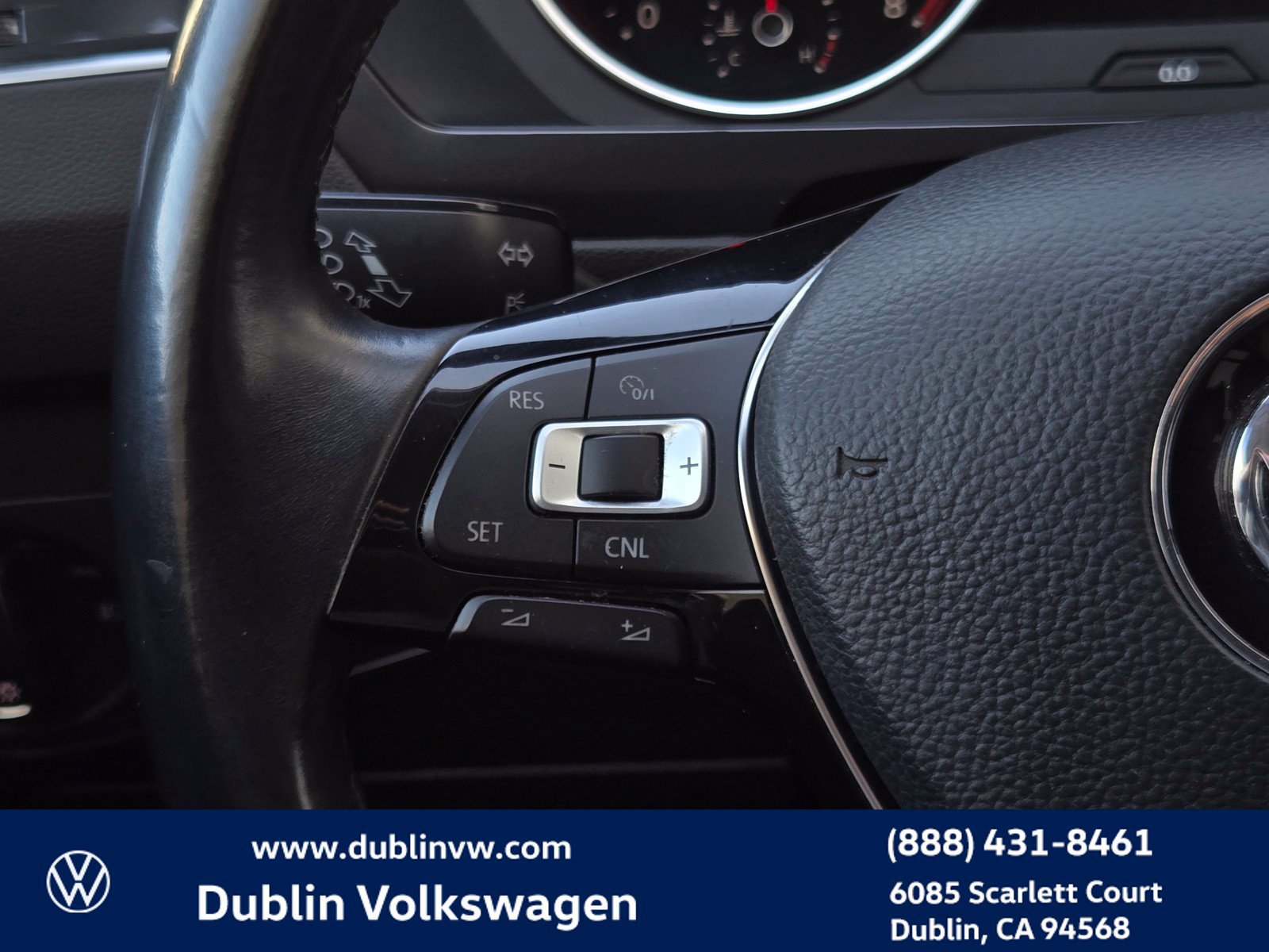 Used 2018 Volkswagen Tiguan SE w/ 3rd Row Seat Package AWD/4WD image 21