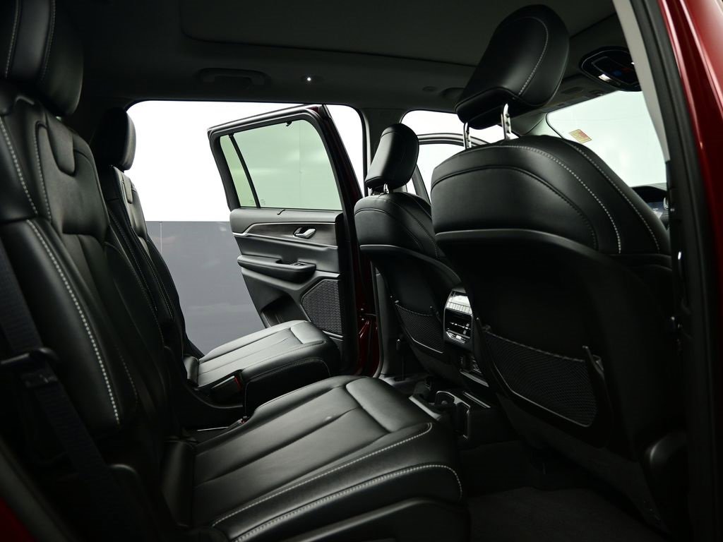 Used 2024 Jeep Grand Cherokee L Limited w/ Luxury Tech Group II image 30