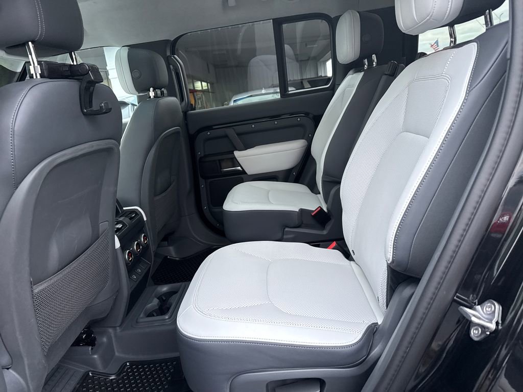 Used 2025 Land Rover Defender 130 V8 image 28