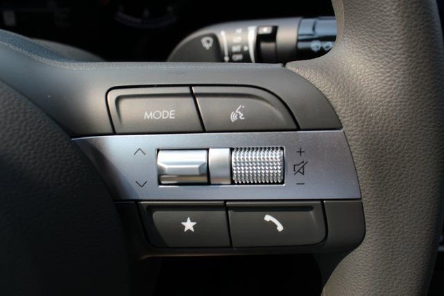 Used 2025 Hyundai Sonata SE FWD image 14