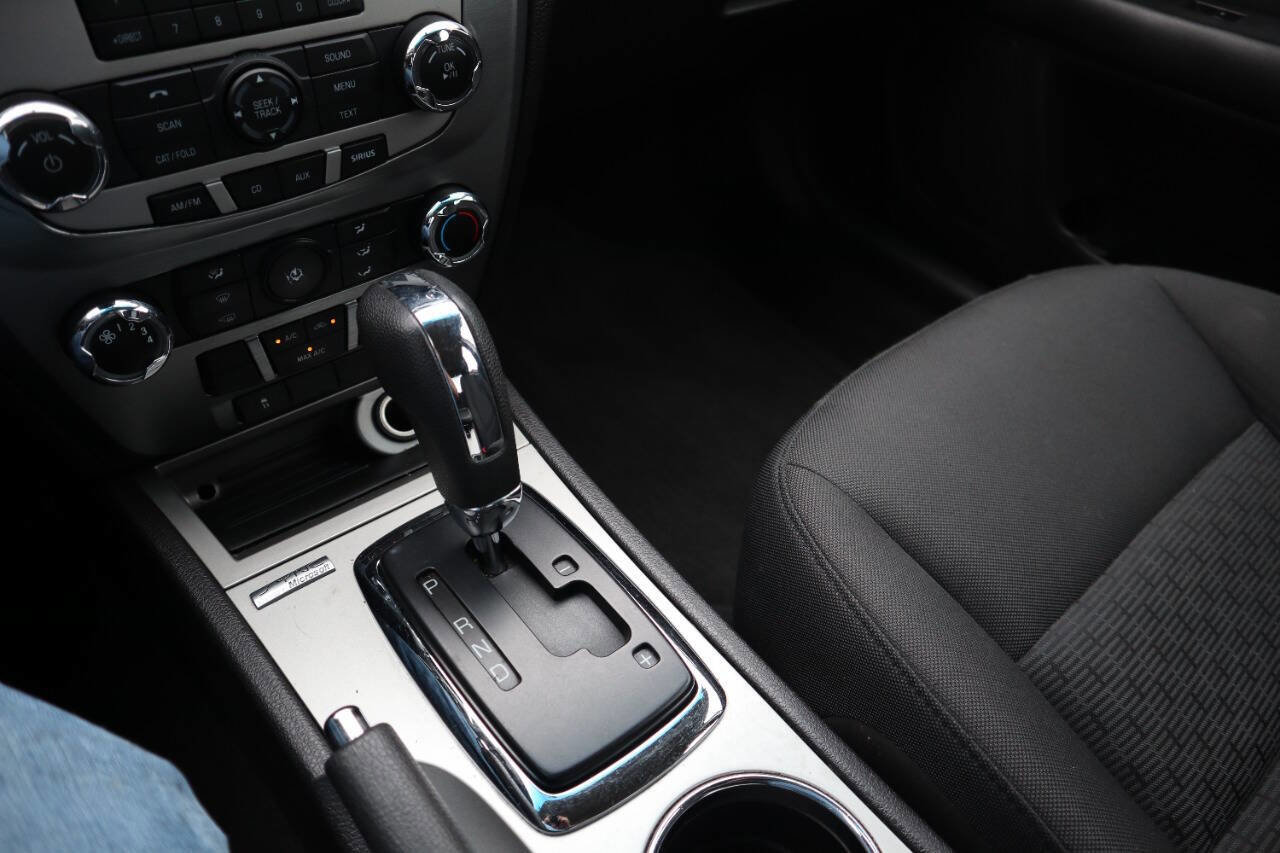 Used 2010 Ford Fusion SE image 32