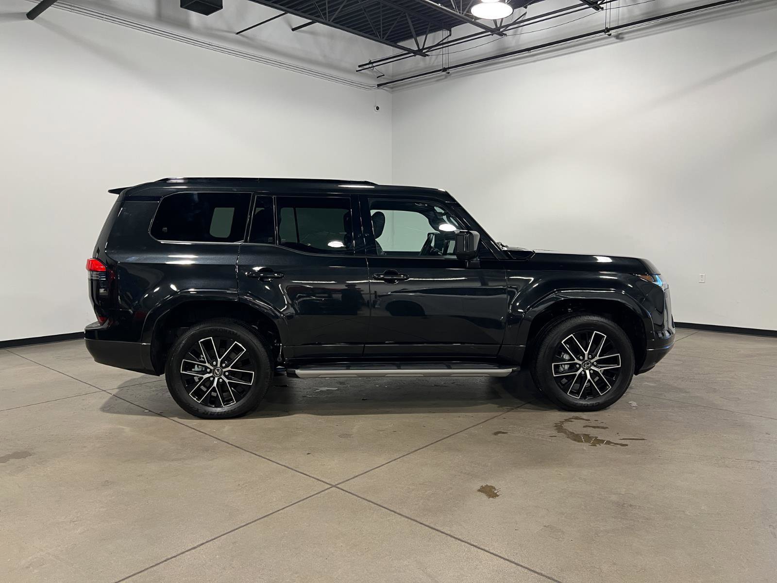 Used 2026 Lexus GX 550 w/ Accessory Package (2T) AWD/4WD image 2