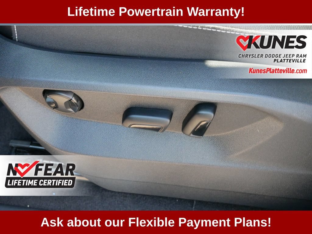 Used 2025 Volkswagen Atlas SE AWD/4WD image 23