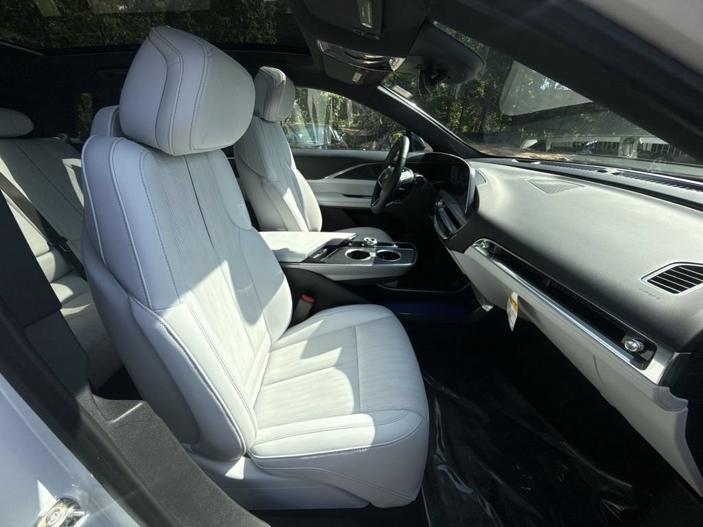 Used 2024 Cadillac Lyriq Luxury AWD/4WD image 26