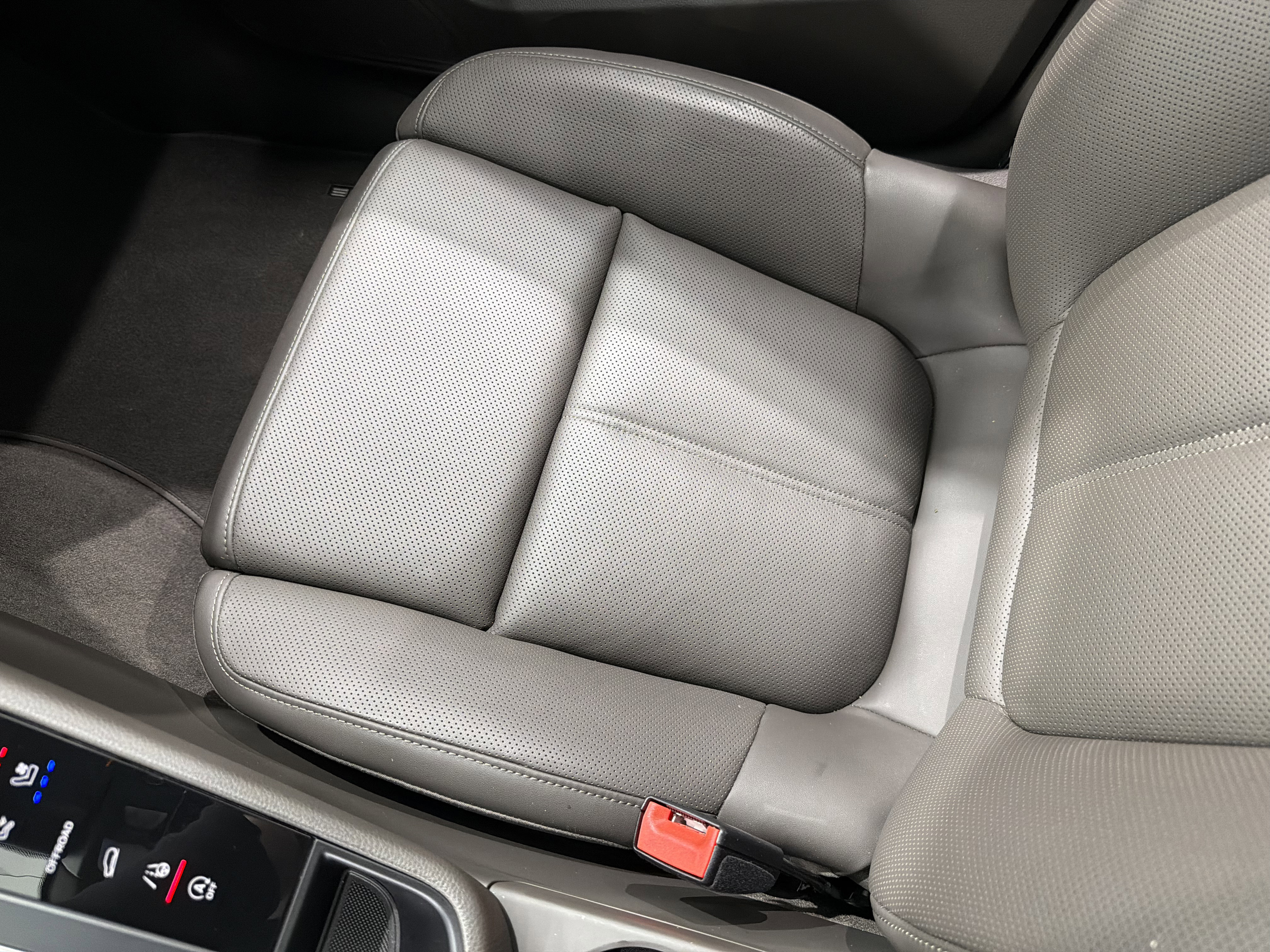 Certified 2025 Porsche Macan image 54