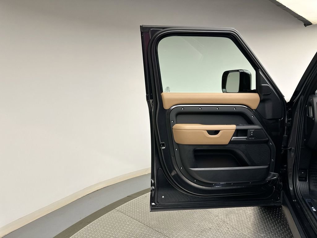 New 2026 Land Rover Defender 110 V8 image 9
