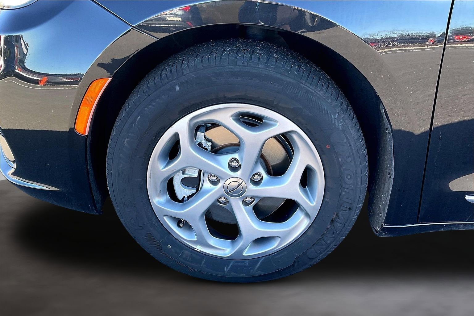 Used 2023 Chrysler Pacifica Limited image 35