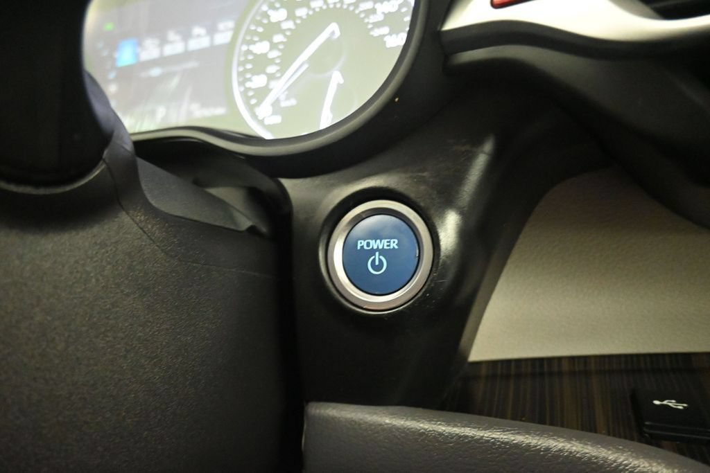 Used 2021 Toyota Sienna Limited FWD image 18