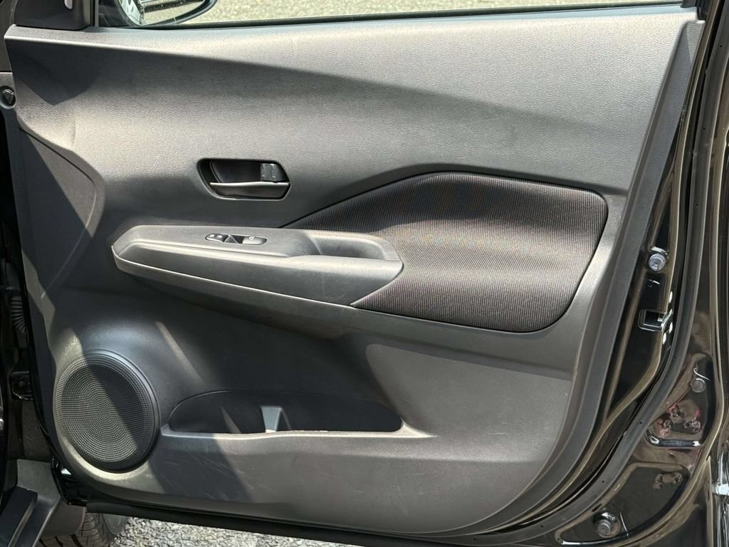 Used 2023 Nissan Kicks S FWD image 7