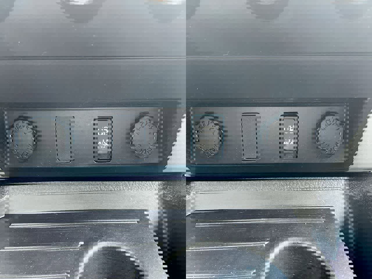 Used 2015 Toyota Tundra SR5 w/ SR5 Upgrade Package image 23